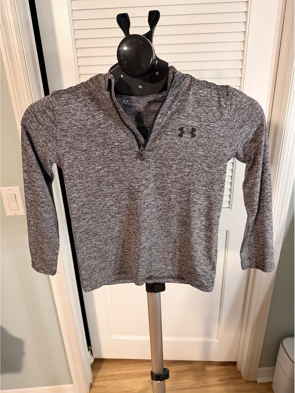 Under Armour gray quarter zip long sleeve top